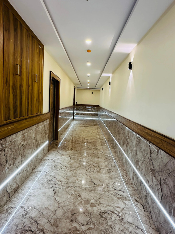 HOTEL BREEZE BAY EX - NEAR US Consulate, BKC