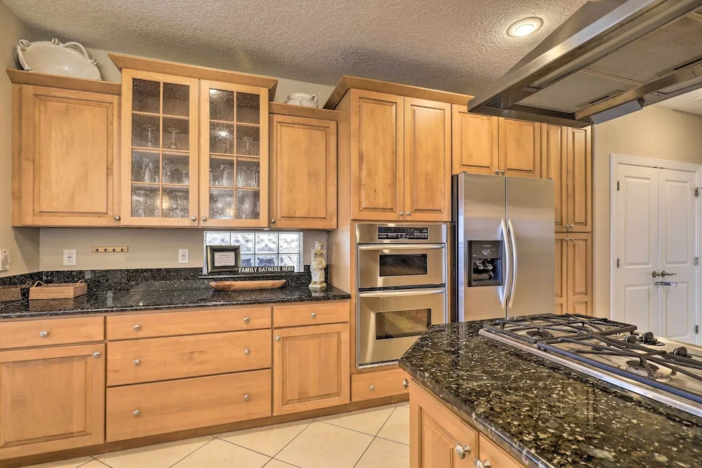 Waterfront Gem w/ Pool & Dock in Apollo Beach
