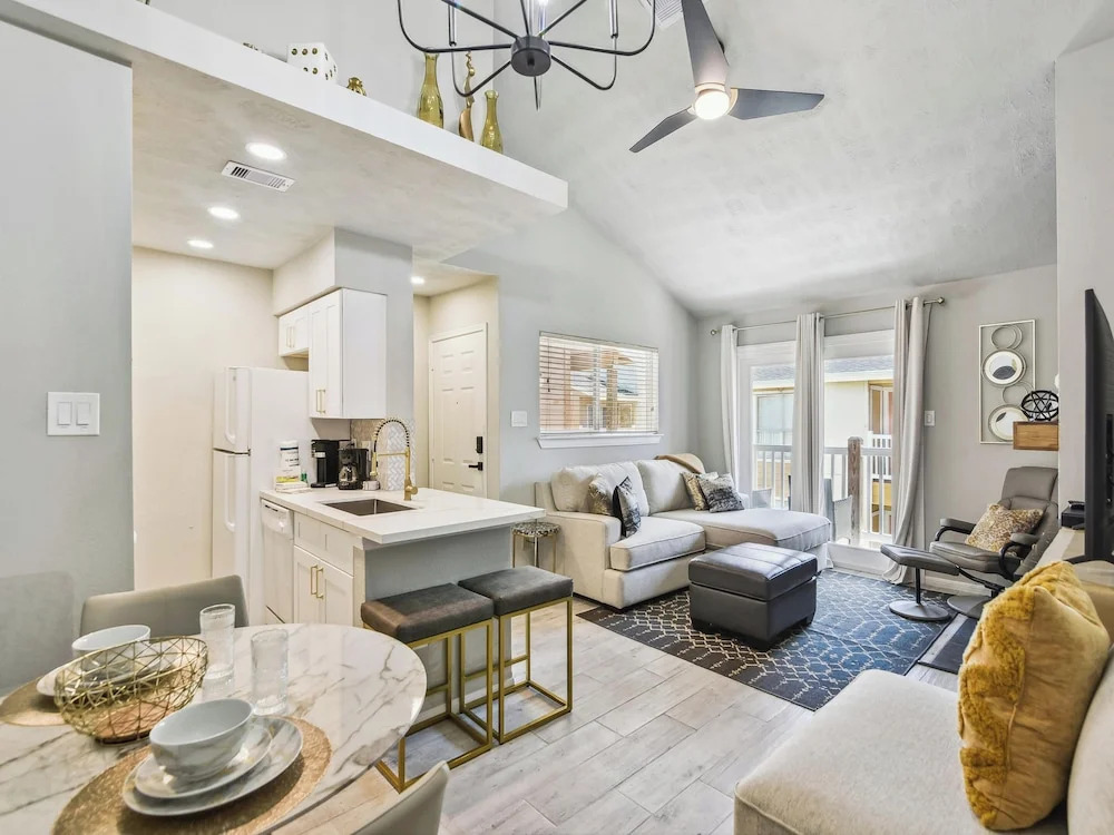 Bougie Beach Bungalow by Ryson Vacation Rentals