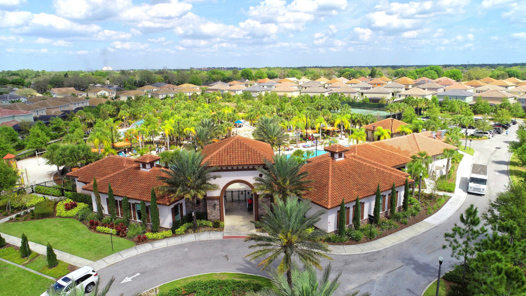 6 Bedrooms / 5 Bathrooms / Solterra (5220 OA), Davenport, US