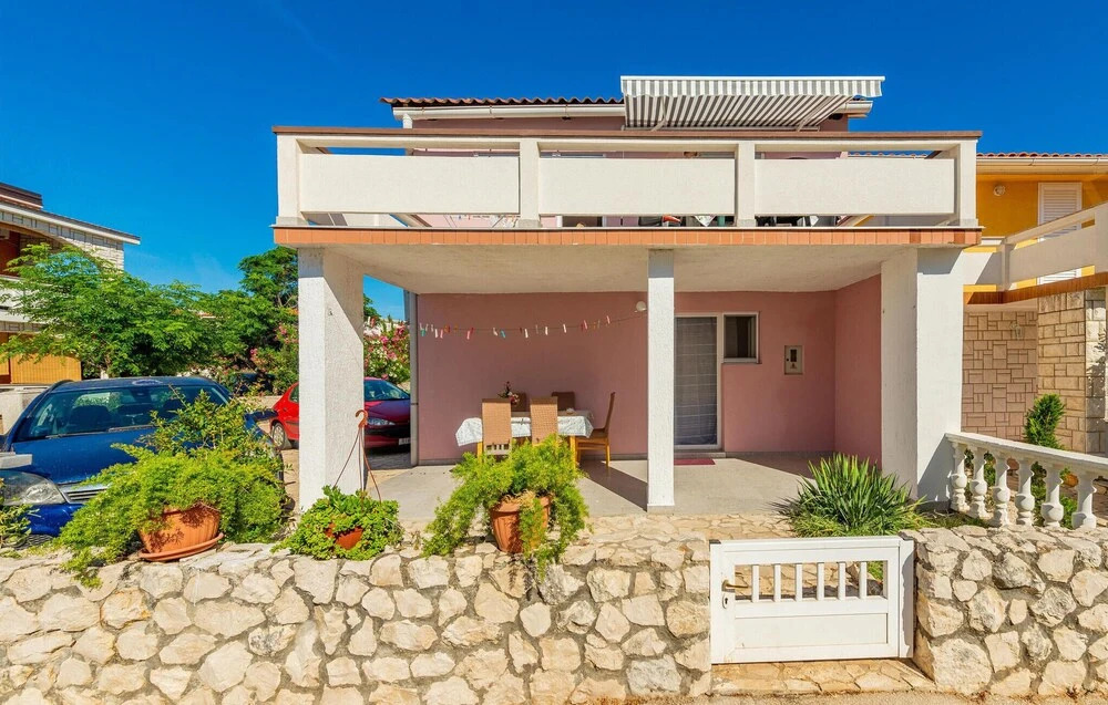 Beautiful Apartment in Vir With 2 Bedrooms and Wifi