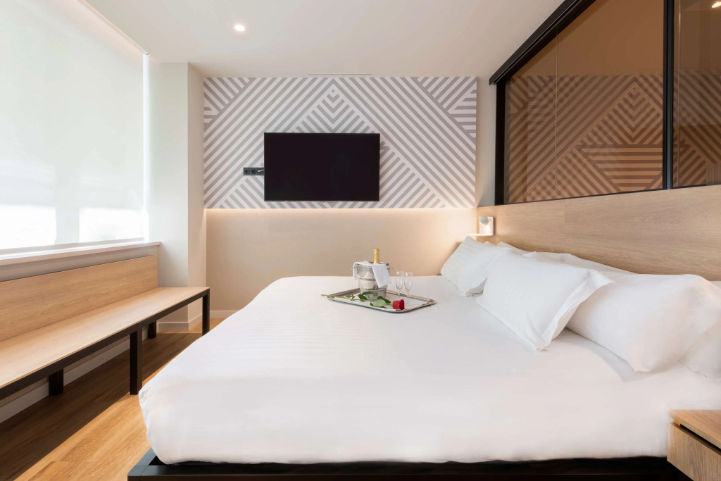 Suites Plaza Hotel & Wellness