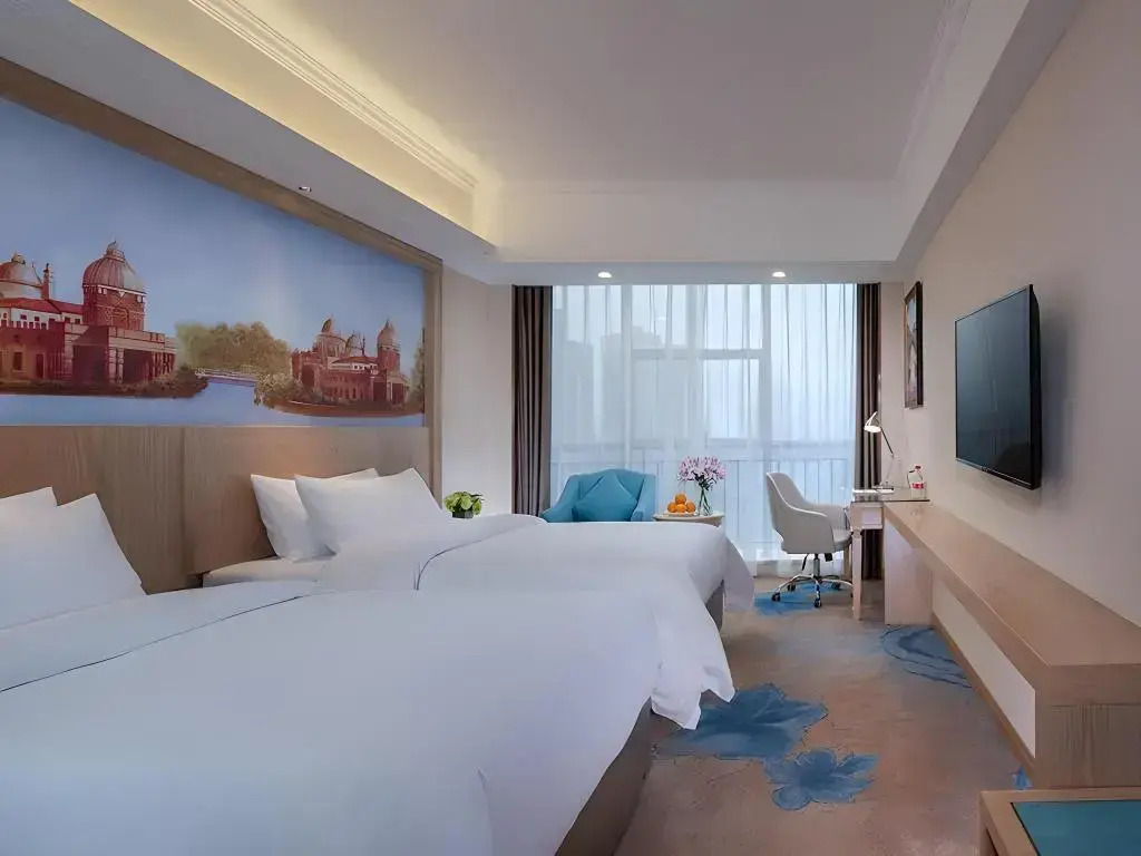 Vienna Hotel (Chongqing West Railway Station Baguocheng)