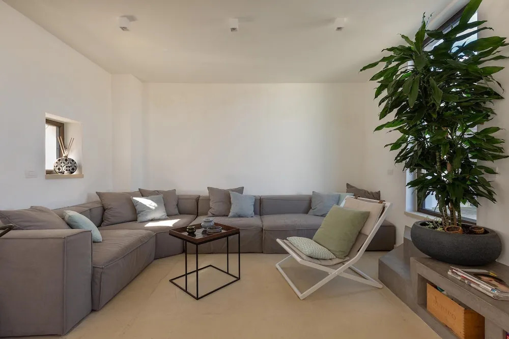3778 Bastioni Luxury Home by Barbarhouse