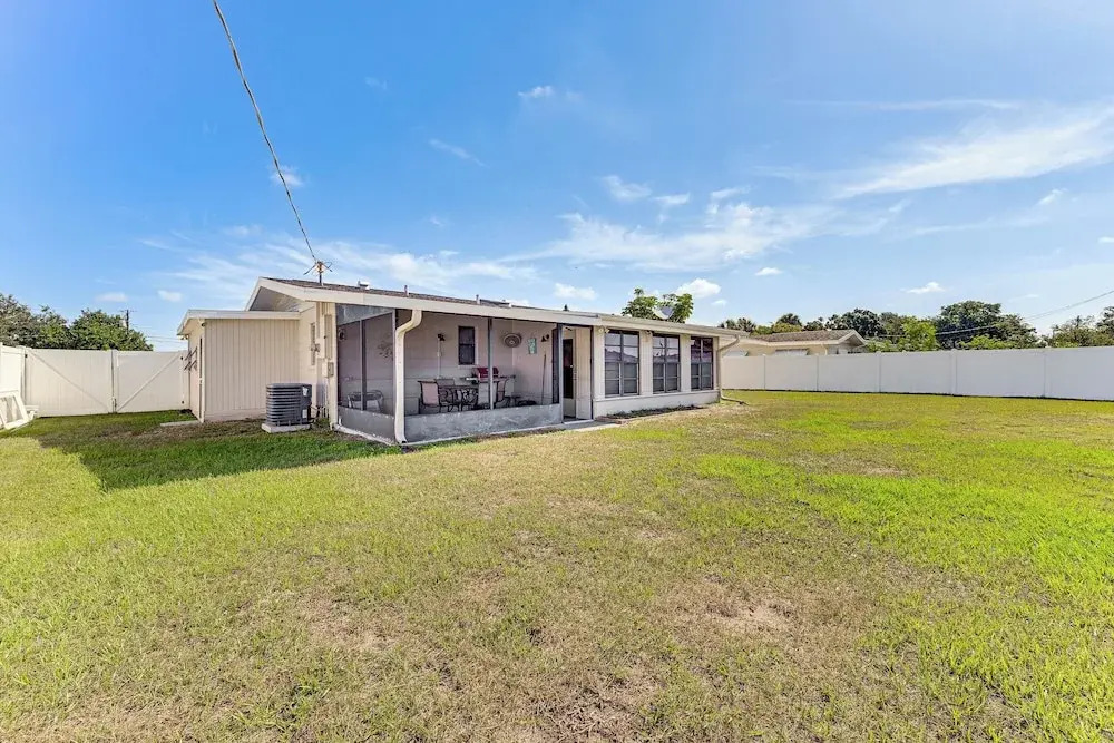 3 Mi to Venice Beach: Pet-friendly Home w/ Yard