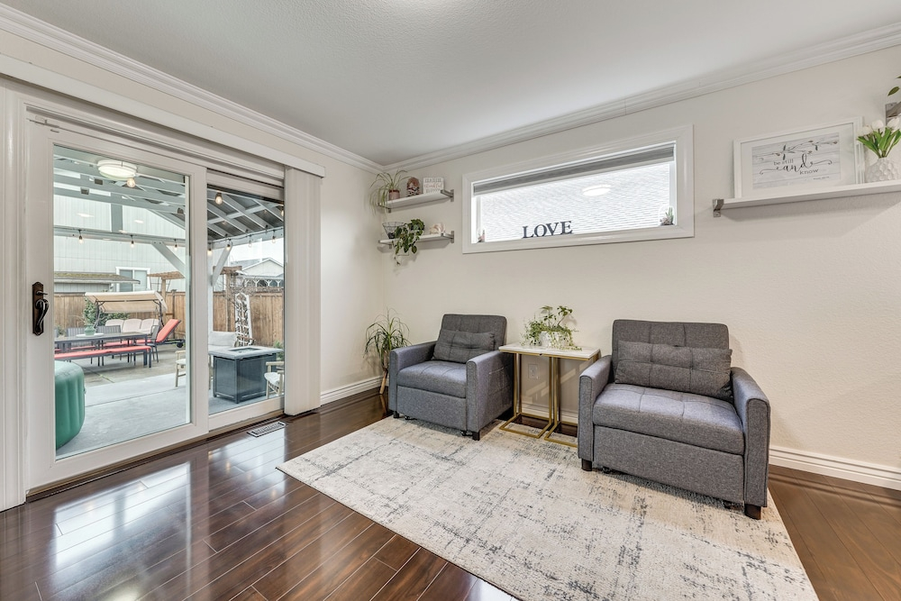 Patio Oasis! Contemporary Tacoma Hideout