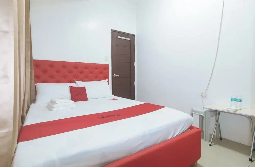 RedDoorz at Najar Residences near NAIA Terminal