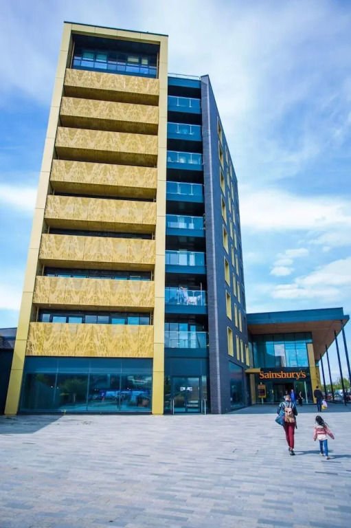 Stunning 2 Bed Apartment With Parking