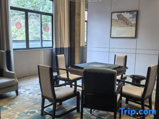 Minshan Sun Tribe Hotel