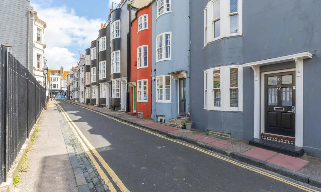 Central Pier Place | Large Group House | 20 metres from the Pier and beach