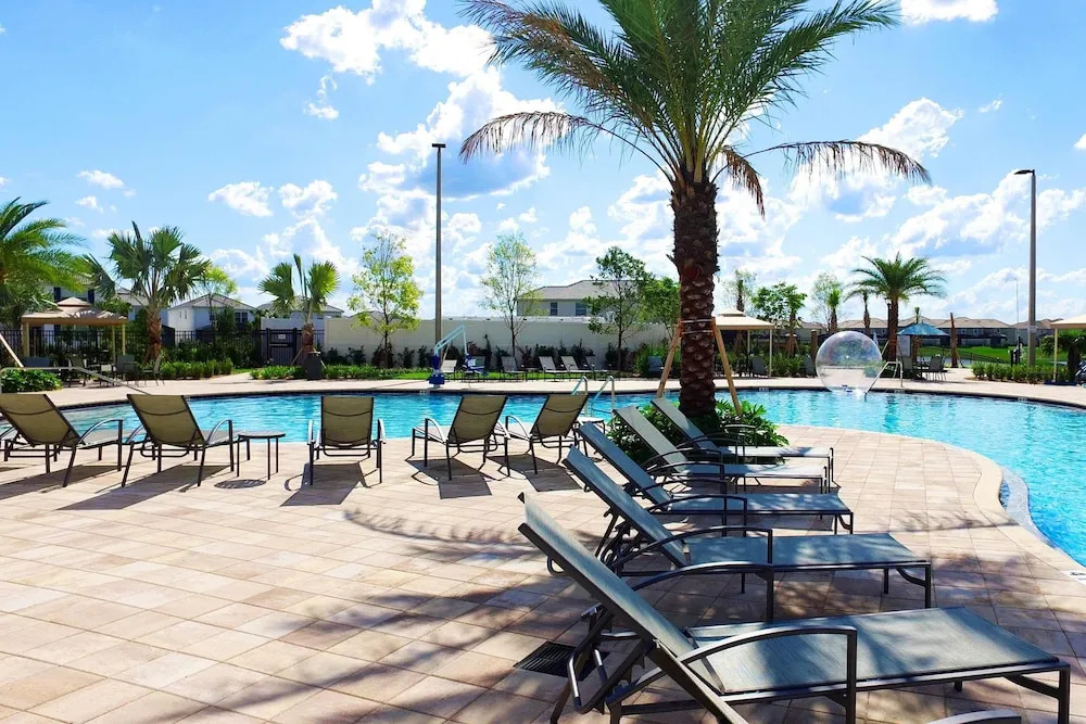Chic 2bed Condo at Storey Lake Mickey Room