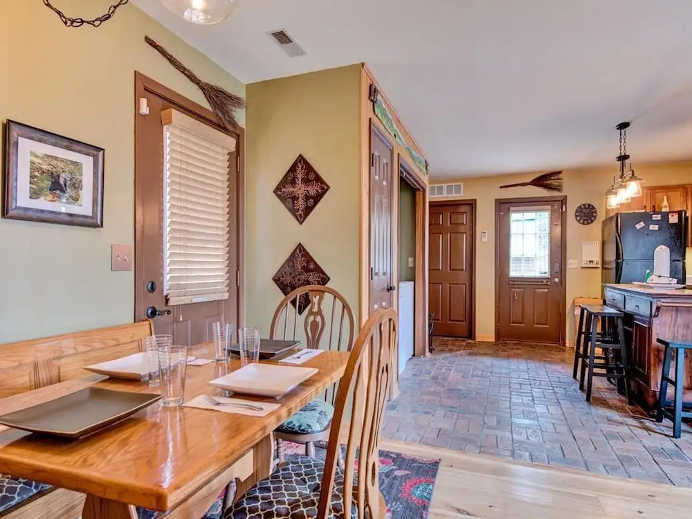 Bear Ridge 3 Bedroom Home with Hot Tub