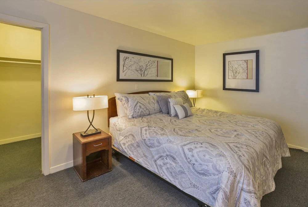 Palm Grove Inn