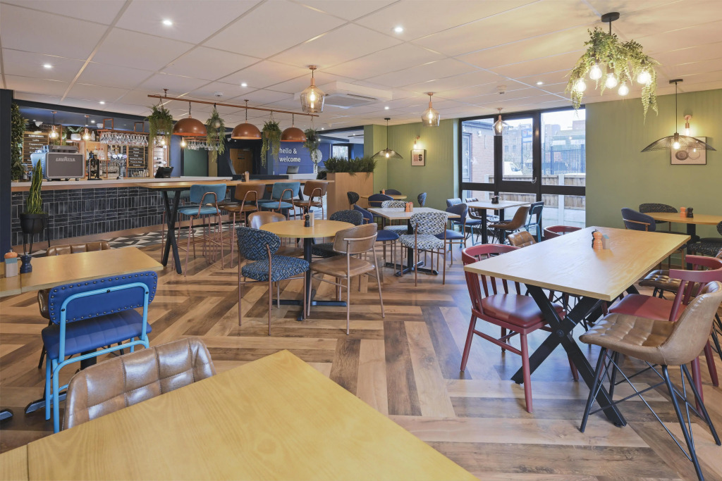 Отель Travelodge Liverpool Central Queens Dock and Arena