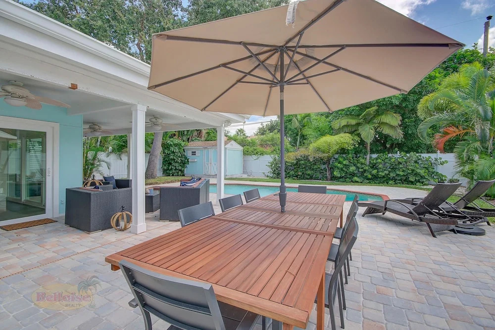 A Vacationer's Dream - Monthly Pool 3 Bedroom Home by RedAwning