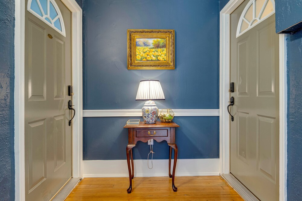 Historic Lebanon Gem: Central Walkable Location!