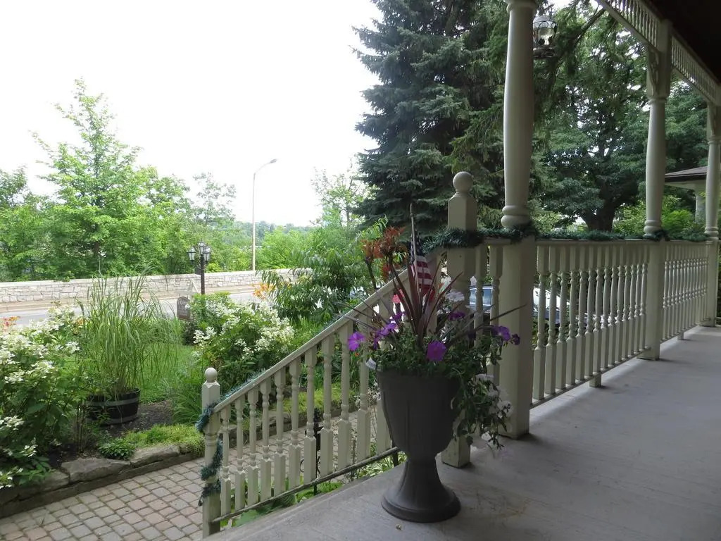 Redwood Bed and Breakfast