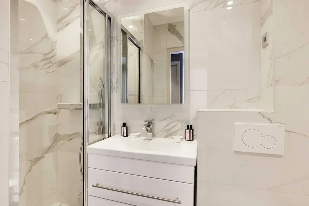 Modern Apartment & Terrace - 2br/6p - Near Nation