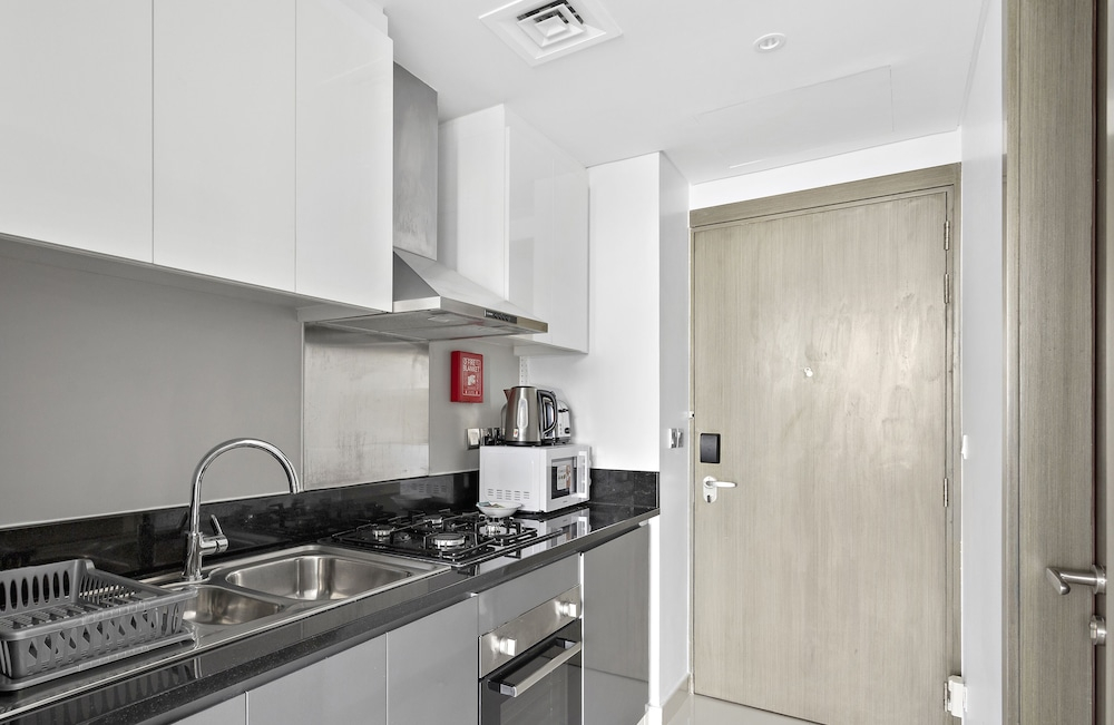 WelHome - Cozy Studio with Canal View in DAMAC Prive