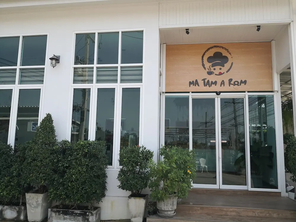 Naruchon Hotel