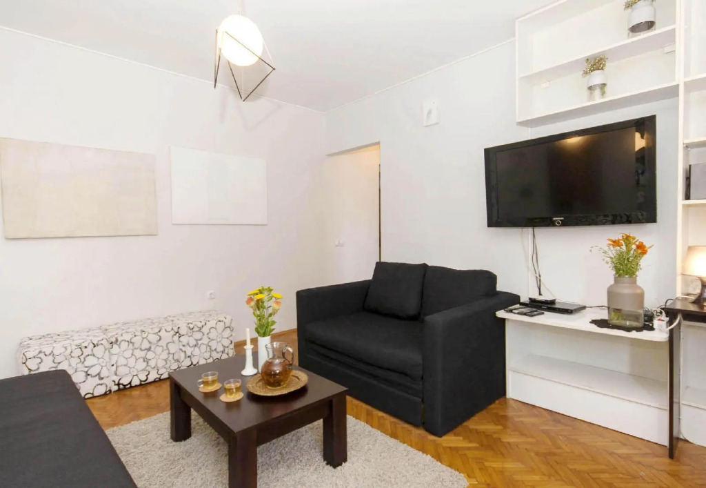 One Bedroom Apartment Hip & Spacious