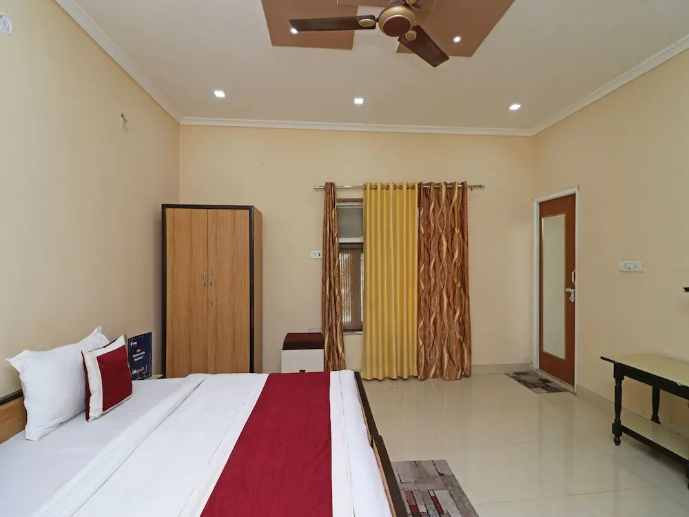OYO 9307 Home Stay Hotel Nirmal Palace