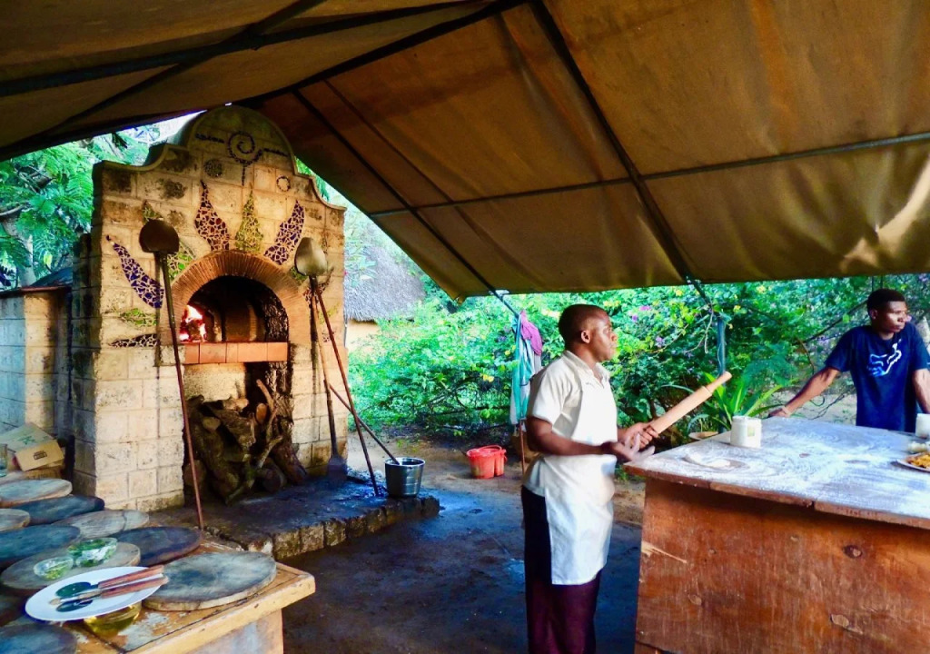 Distant Relatives Ecolodge & Backpackers
