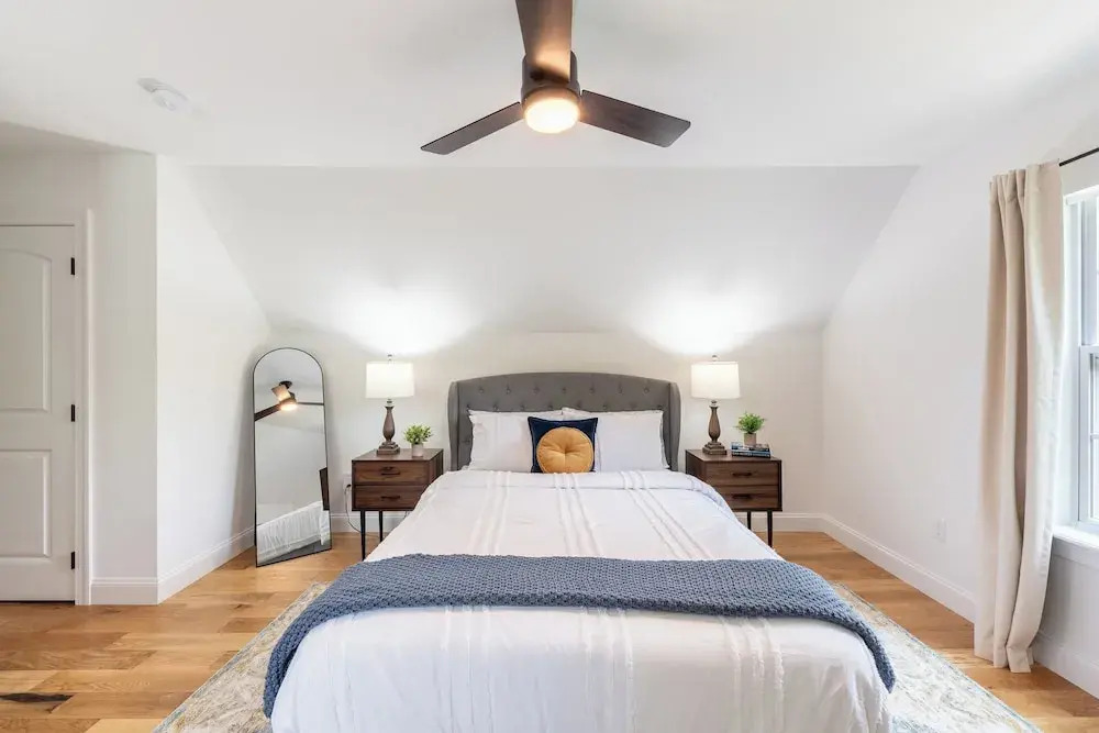 Luxuriously Lakeside by AvantStay | Lakefront Retreat