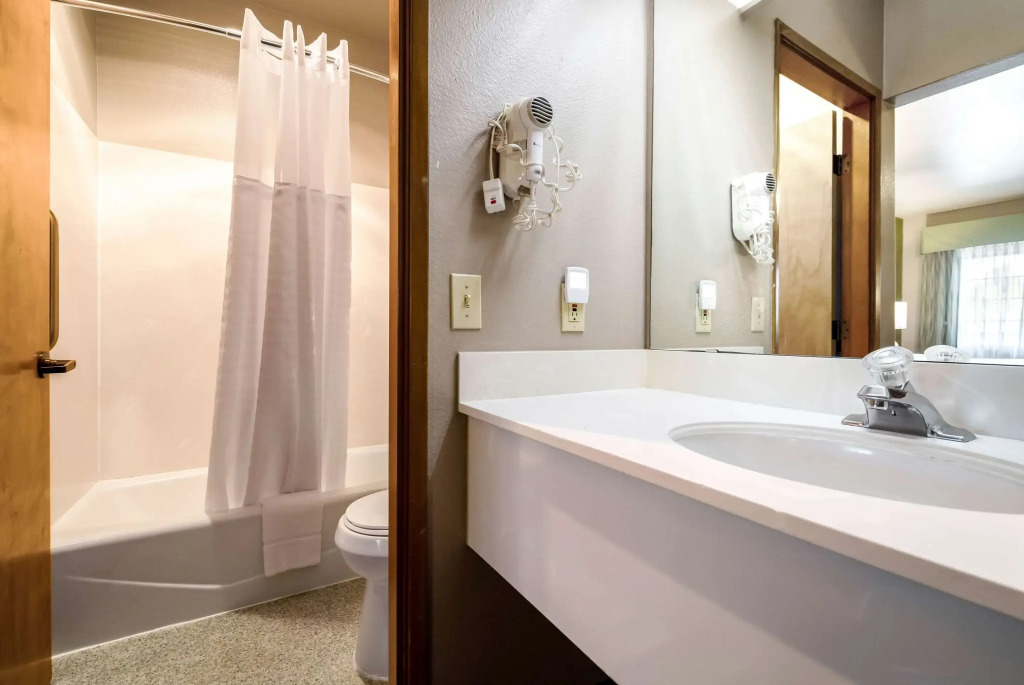 Quality Inn & Suites Bainbridge Island