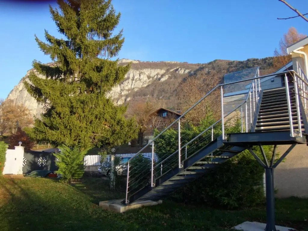 Chalet de TARA - Grand appartement esprit chalet - piscine chauffée - Genève