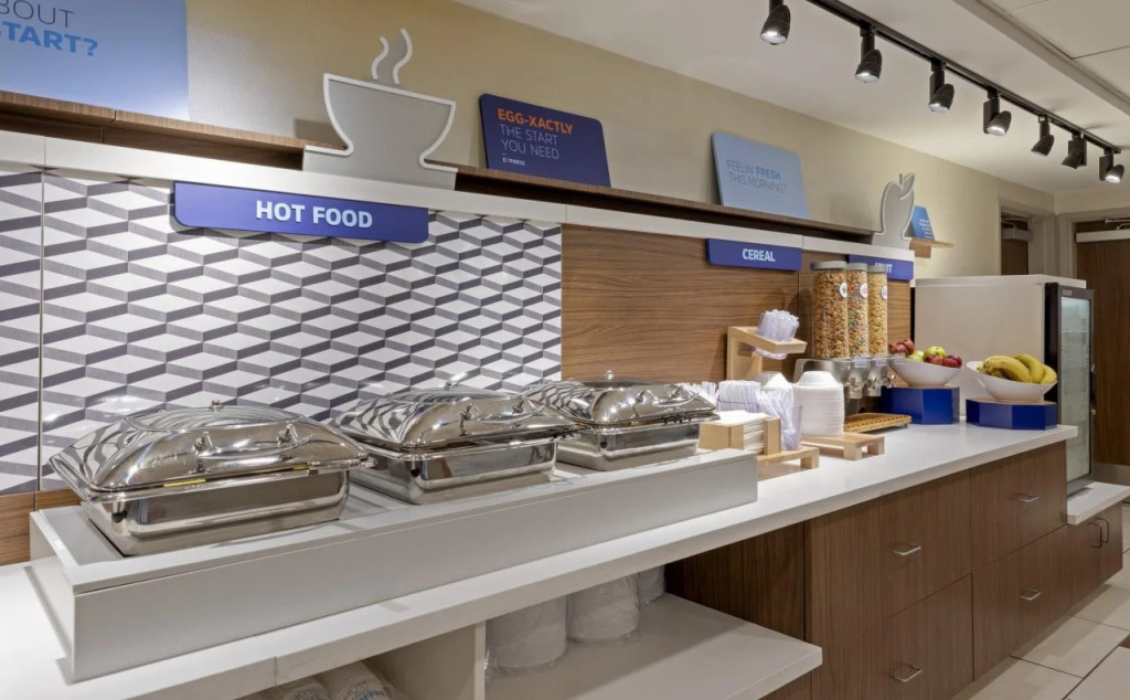 Holiday Inn Express & Suites Minneapolis - West End by IHG