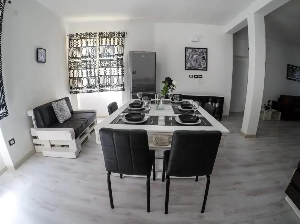 Black&White guest house