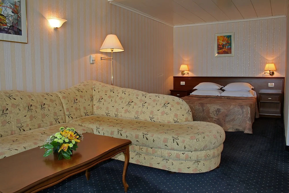 Imperial Hotel, Riviera Holiday Club