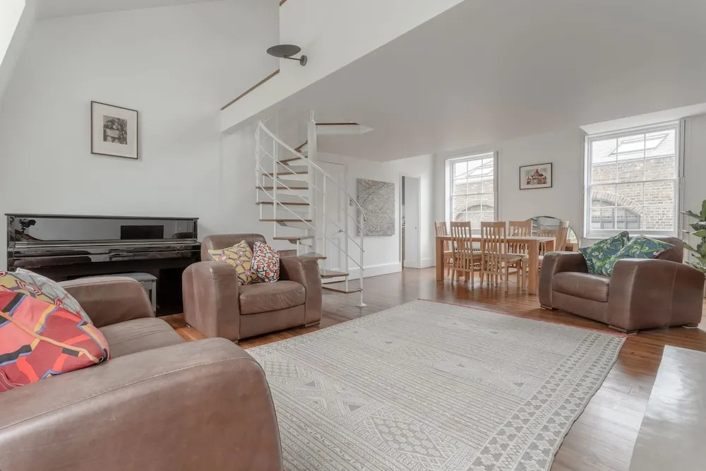 Modern 2 Bedroom Apartment With Balcony Close To Borough tube