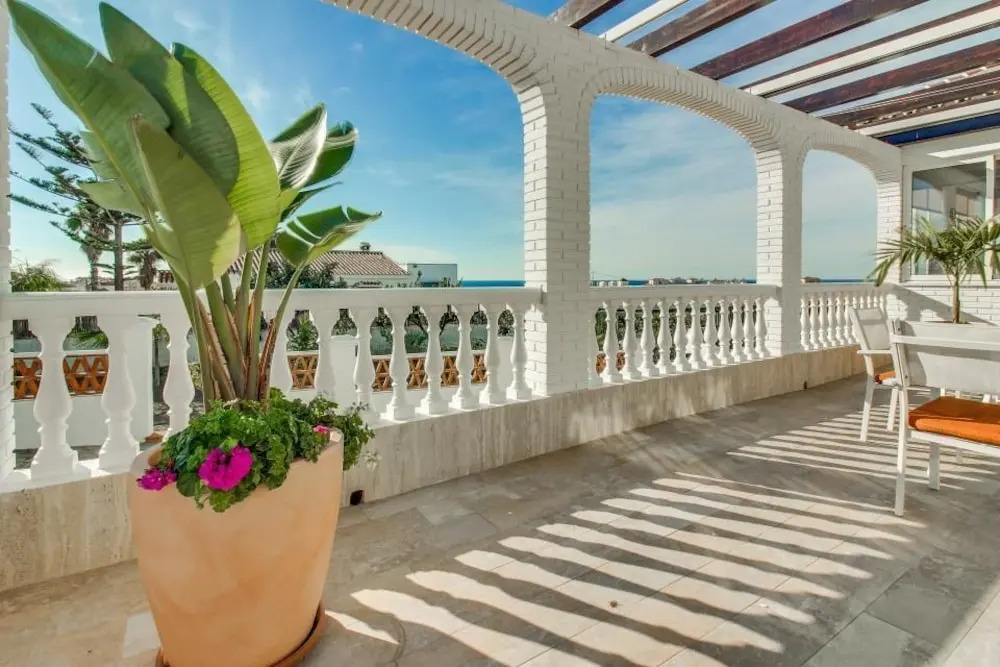 Villa El Olivar by Villa Plus