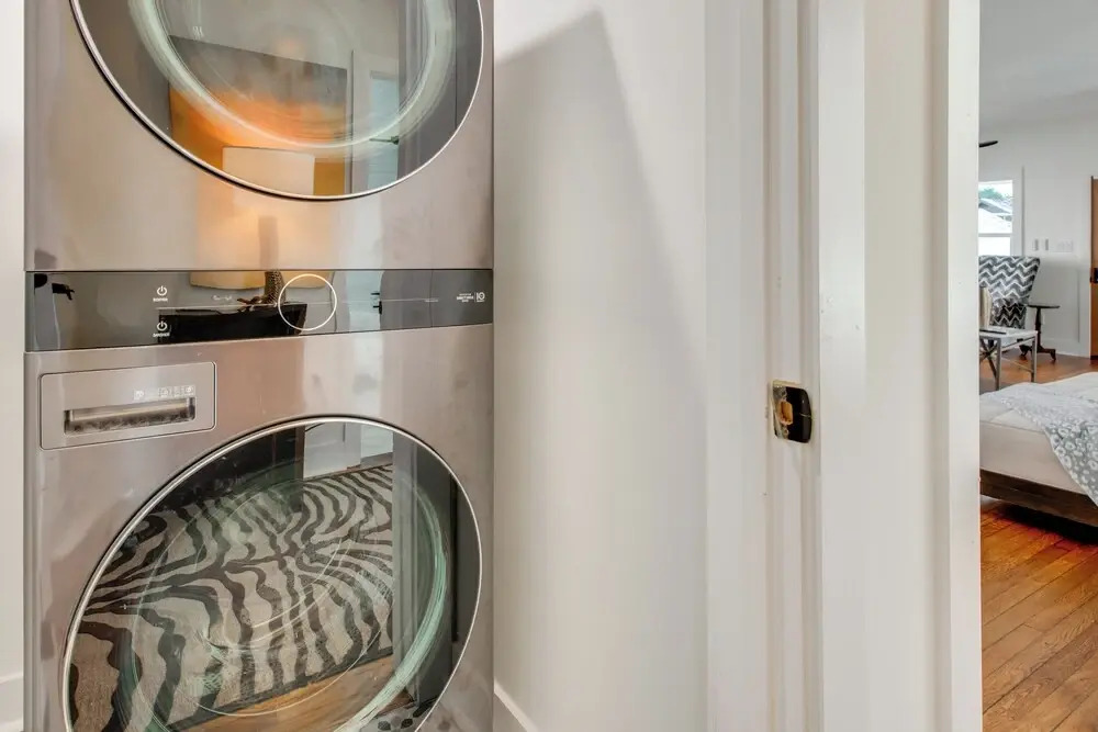 < 4 Mi to Mercedes-benz: Modern West End ATL Stay