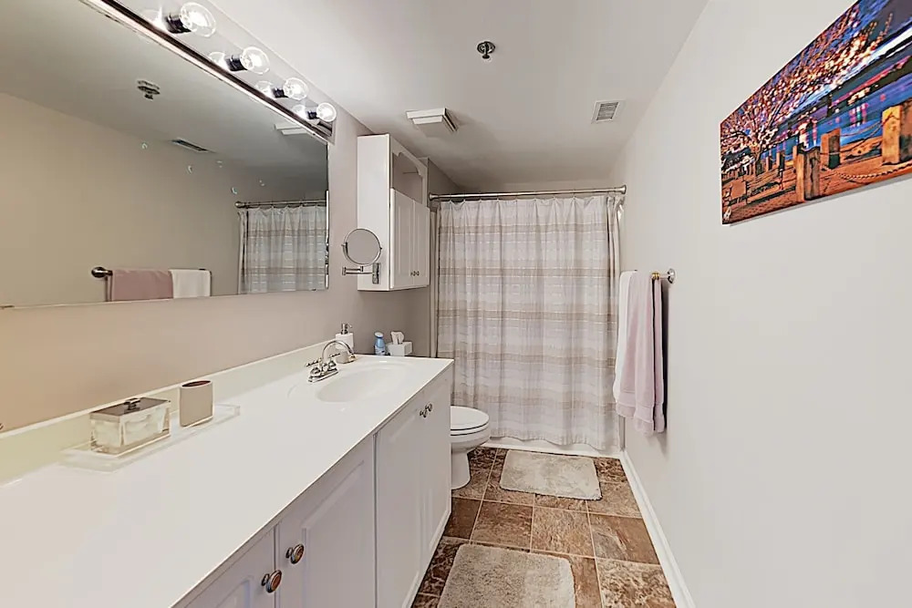 New Listing! Downtown Riverfront W/ Balcony 1 Bedroom Condo