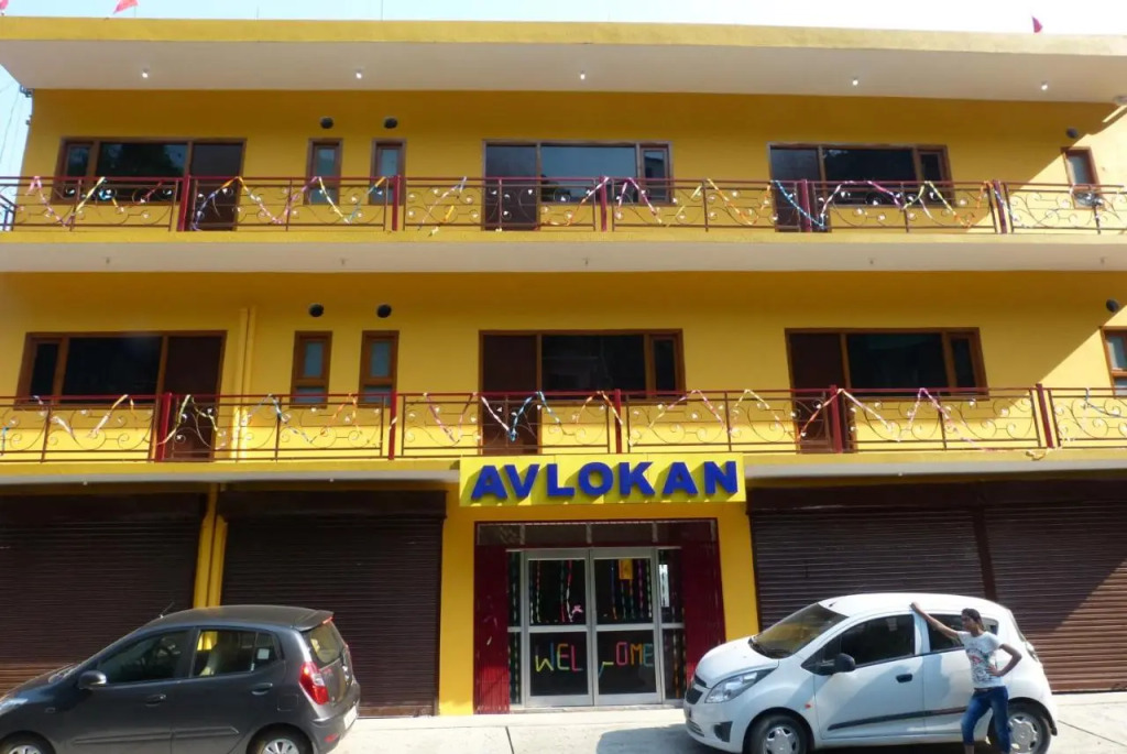 Hotel Avlokan - Near Kainchi Dham Mandir