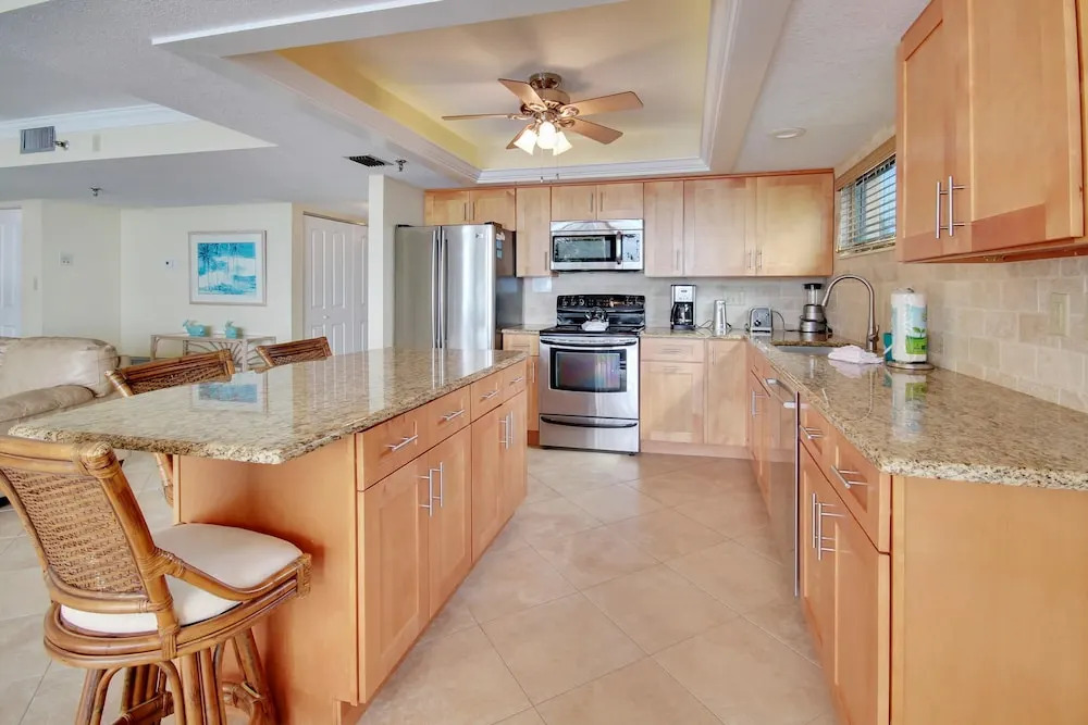 Trillium 2A Desired South Corner/large Balcony/beach Views!