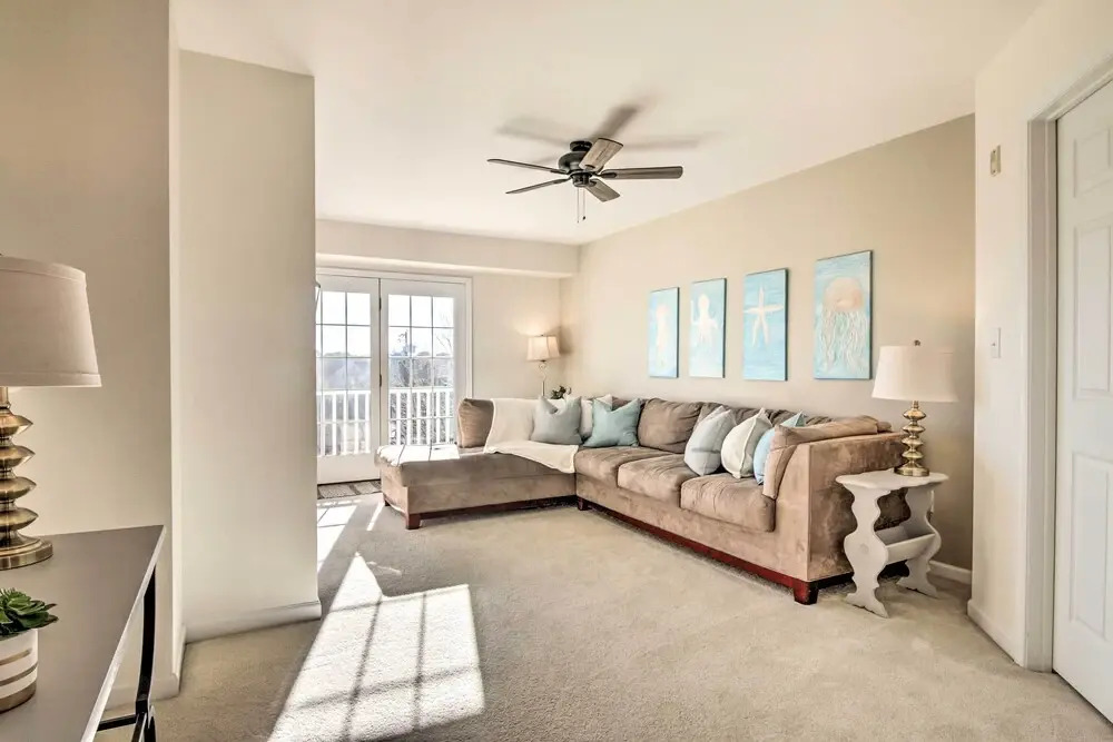 2 Mi to Bethany Beach: Condo w/ Deck & Pool Access