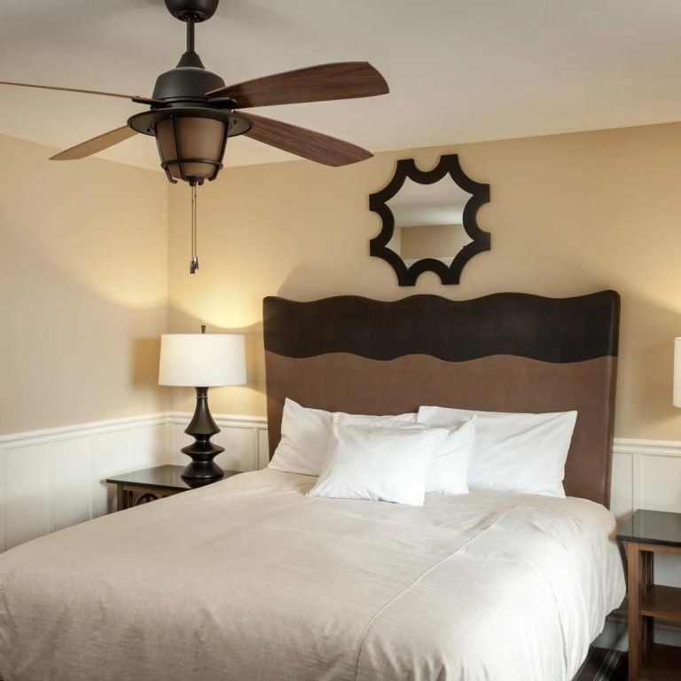 Lighthouse Lodge & Cottages