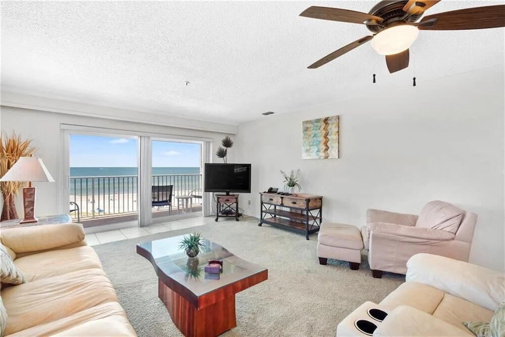 Sea Breeze 401 New! Amazing Beach Front/walk to John's Pass!