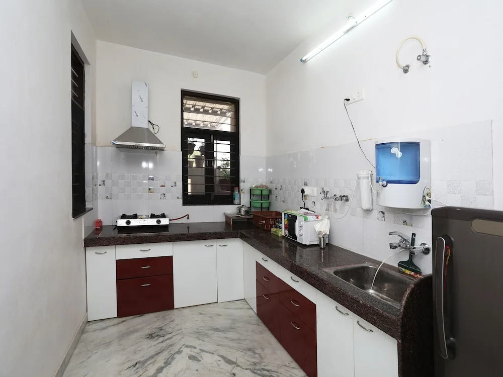 OYO 9777 Home Duplex Studio Airport Road