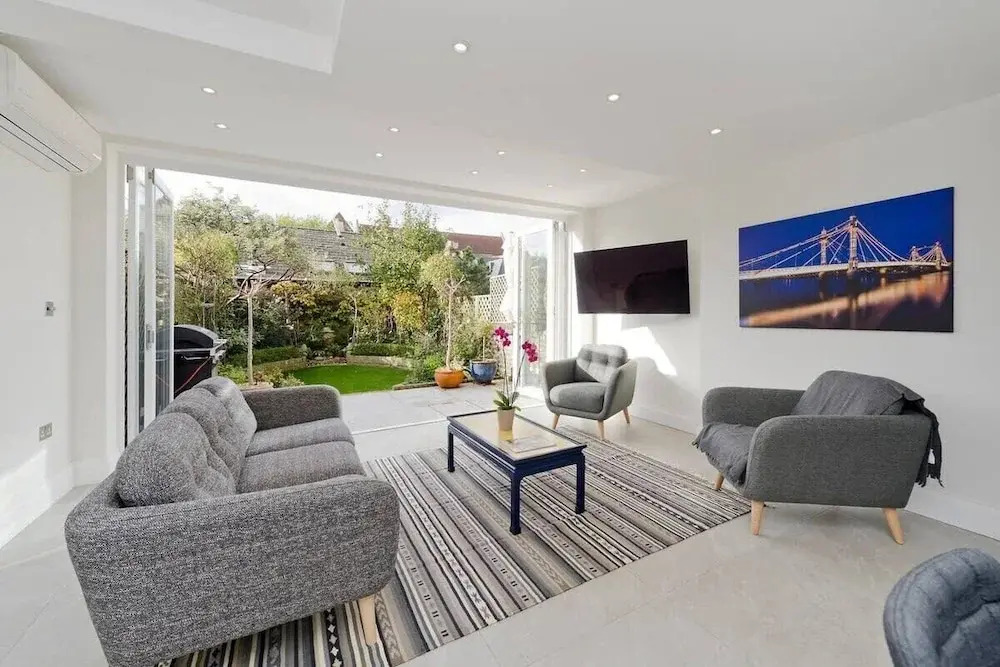 Spacious 4 Bed House, Battersea
