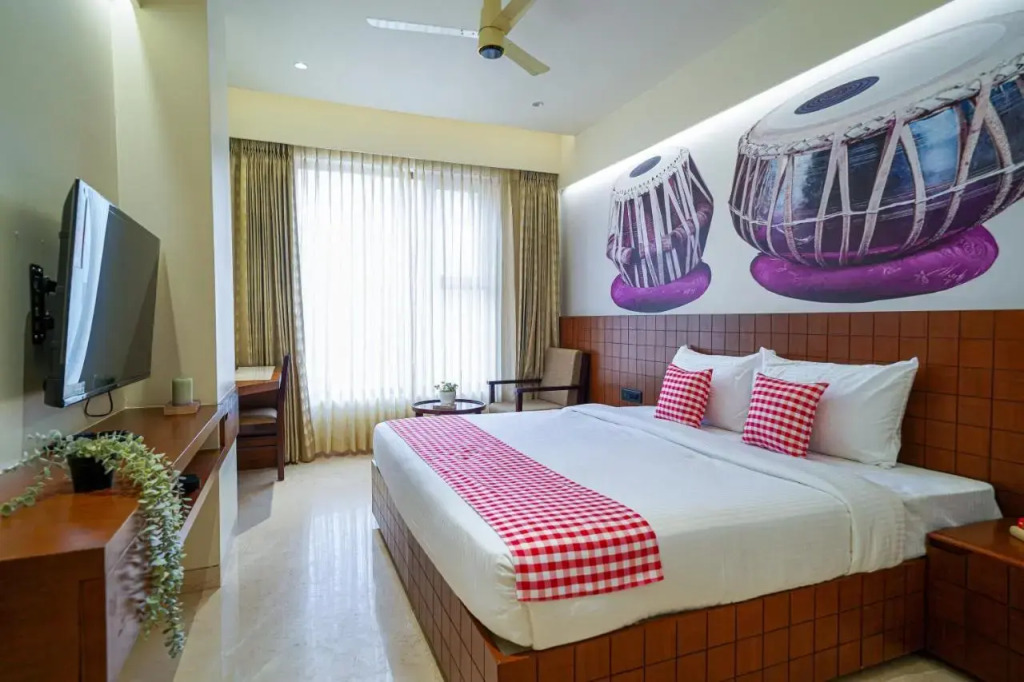 Oriva Tulips Inn and Suites - Nr. Majestic