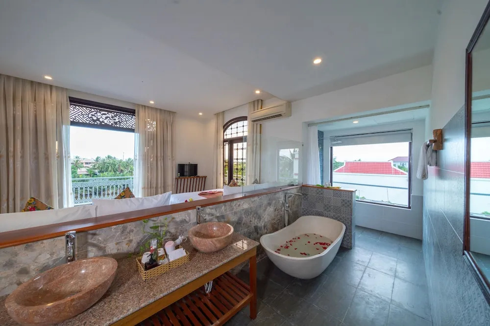 M2luxe Nipa Riverside Hoian