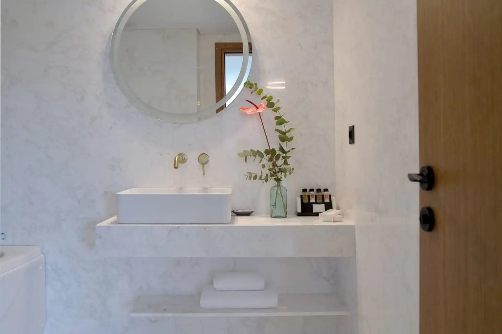 The Athenaeum Luxury Hotel