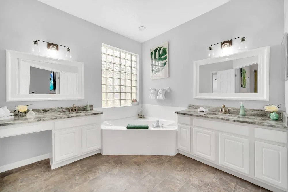 Charming Home With Private Pool and Electric Fire Place! #4bc110