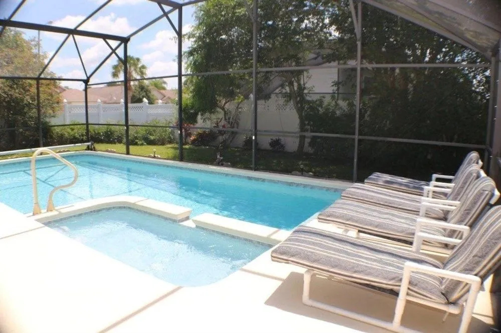 Sun Kissed Delight! Lovely Pool & Spa! 4 Bedroom Home by RedAwning