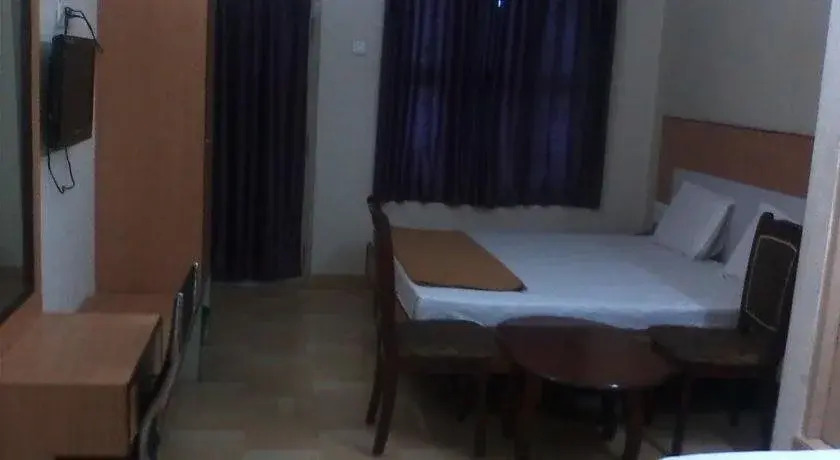 Hotel Pasuparthy Residency